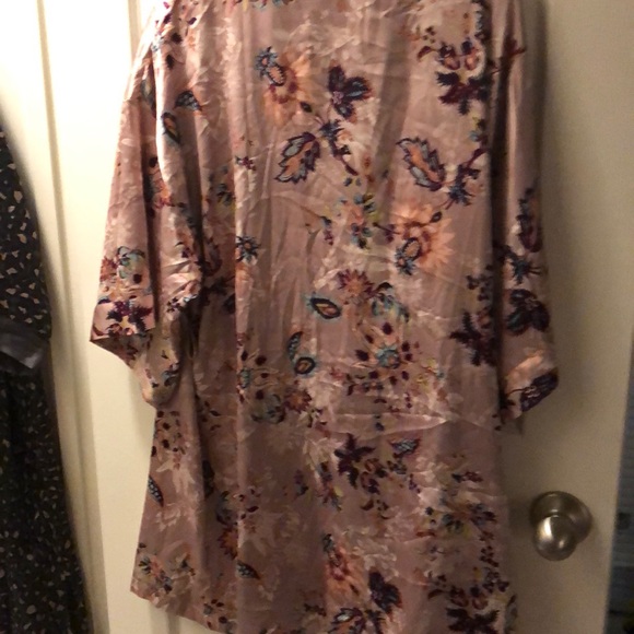VS Blush Pink Kimono - Picture 3 of 4